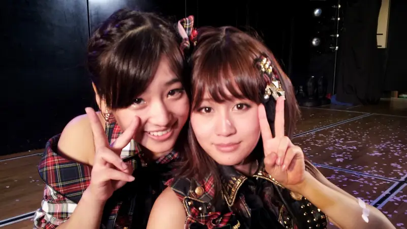 Haruka Nakagawa JKT48 dan Atsuko Maeda ex-AKB48 Reunian Saat Liburan ke Singapura
