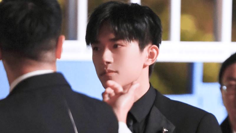 jackson yee - Jackson Yee Alami Dikira Alami Pelecehan dari Sutradara, Dagunya Dielus? jackson yee