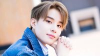 Jungwoo NCT Ngaku Tetap Bisa Jaga Otot Perut Meski Makan Banyak