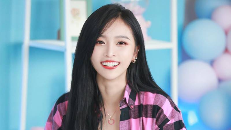 betty wu - Bos Yuehua Entertainment Beri Uacapan Ulang Tahun untuk Wu Xuanyi betty wu xuanyi