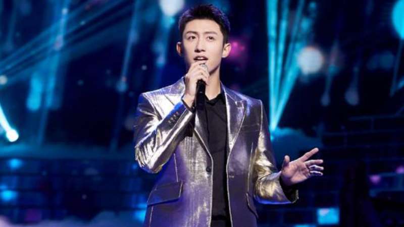 johnny huang jingyu - Johnny Huang Hadapi Kontroversi Nyanyi Lypsinc di Acara Gala Tahun Baru Imlek johnny huang jingyu
