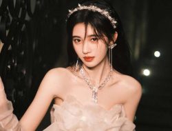 Bahu Ju Jingyi Jadi Sorotan Netizen, Agensi Beri Tanggapan