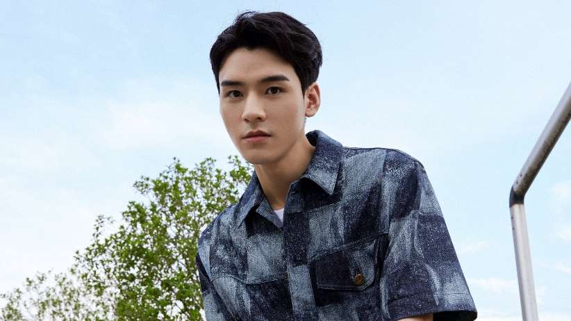 simon gong jun - Pramugari Ungkap Gong Jun Diikuti Fans Sasaeng Hingga Satu Pesawat Terganggu simon gong jun