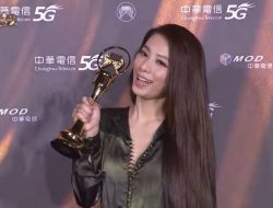 Hebe Tian Jadi Penyanyi Wanita Terbaik 2021, Ella Chen dan Selina Ren S.H.E Beri Selamat!