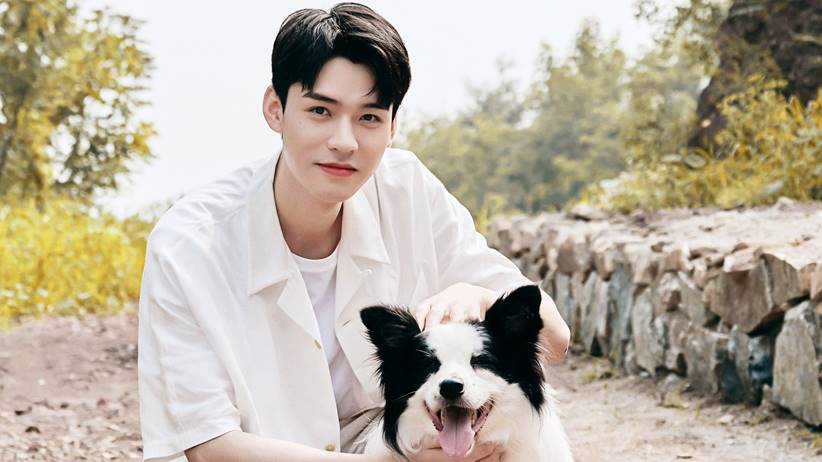 gong jun and dog - Gong Jun Sebut Para Paparazi Bisa Bersembunyi di Bebatuan gong jun and dog