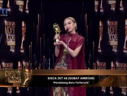 Sisca JKT48 saat menyampaikan pesan atas penghargaanya di Indonesian Movie Awards 2021