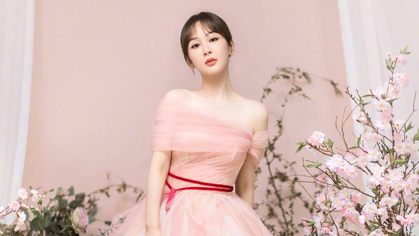 yang zi pink - Yang Zi Umumkan Kontraknya dengan H&R Century Berakhir yang zi pink