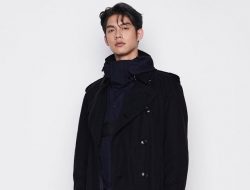 Bright Vachirawit Resmi Diumumkan Jadi Brand Ambassador Burberry