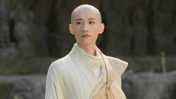 Luo Xueyi Ngaku Tak Nyaman dengan Penampilan Botak dalam Drama 'The Blood of Youth'