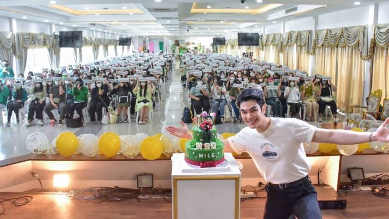 Mile Phakphum Rayakan Ulang Tahun dengan Donasi Bareng Fans