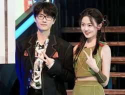 Romantis Banget! Penyanyi Xu Song Terciduk Sedang Kencan Bareng Pacar