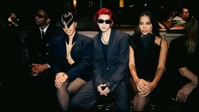 Cai Xukun Duduk di Samping Cardi B saat Paris Fashion Week