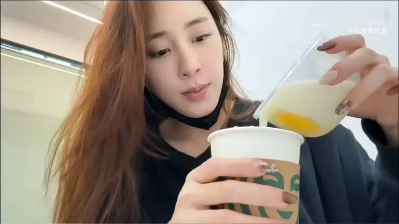 Bikin Kopi Susu Pakai ASI Sendiri Artis Taiwan Ouyang Nini Tuai Pro Kontra Netizen - Ouyang Nini’s Breast Milk Coffee Video Sparks Debate Online Bikin Kopi Susu Pakai ASI Sendiri, Artis Taiwan Ouyang Nini Tuai Pro Kontra Netizen