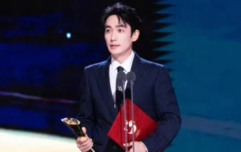 Zhu Yilong Bawa Pulang Trofi Aktor Terbaik di Golden Panda Awards - Zhu Yilong Bawa Pulang Trofi Aktor Terbaik di Golden Panda Awards Zhu Yilong Bawa Pulang Trofi Aktor Terbaik di Golden Panda Awards