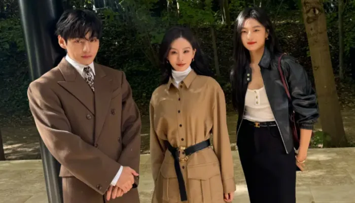 Aktris Liu Shishi Bagikan Foto Bareng V BTS di CELINE Summer 2026 Netizen Momen Langka - Aktris Liu Shishi Bagikan Foto Bareng V BTS di CELINE Summer 2026, Netizen: Momen Langka Aktris Liu Shishi Bagikan Foto Bareng V BTS di CELINE Summer 2026, Netizen: Momen Langka