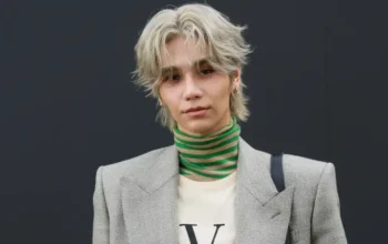 Jeff Satur Tampil Tampan dengan Rambut Pirang di Valentino Spring Summer 2026