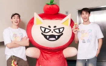 Tomafox, Si Maskot Rubah Tomat Lucu Ciptaan Force Jiratchapong dan Book Kasidet!