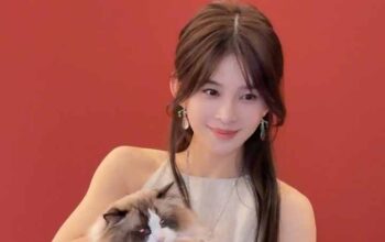 Zhao Yingzi Jadi Sorotan Usai Ungkap Lebih Suka Live Streaming daripada Mai 20251015 134544 0000 - Zhao Yingzi Sparks Heated Debate After Revealing Why She Prefers Livestreaming Over Acting Zhao Yingzi Jadi Sorotan Usai Ungkap Lebih Suka Live Streaming daripada Main Film