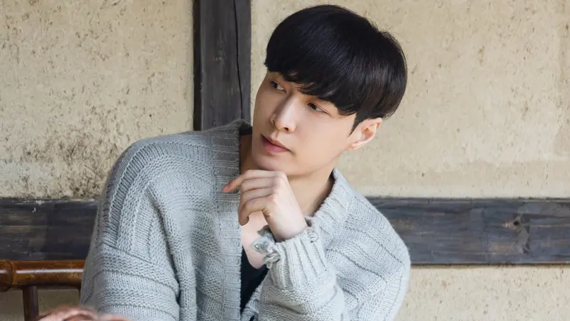 Lay Zhang Minta Maaf Absen dari Fan Meeting EXO, Emban Tugas Negara