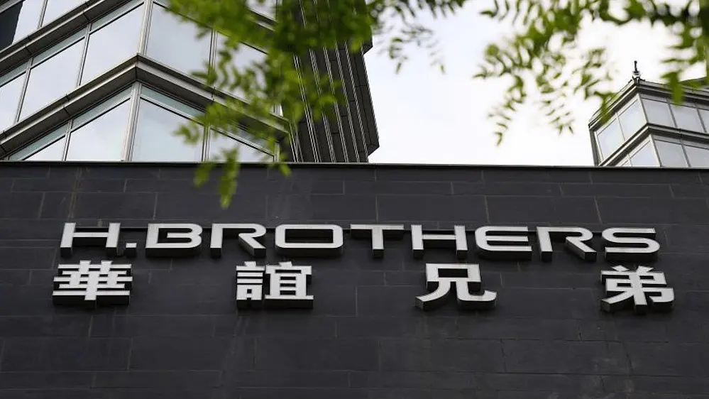 Rumah Produksi Huayi Brothers Hadapi Krisis Likuiditas Alami Tunggakan Utang Lebih dari Ratusan Miliar - Huayi Brothers Faces Severe Liquidity Crisis, Overdue Debt Surpasses 52 Million Yuan Rumah Produksi Huayi Brothers Hadapi Krisis Likuiditas, Alami Tunggakan Utang Lebih dari Ratusan Miliar
