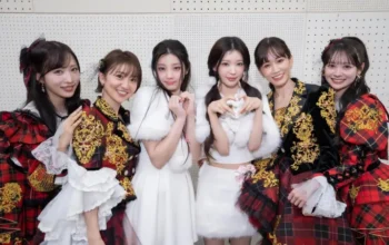 AKB48 dan ILLIT Bikin Heboh dengan Foto Lintas Generasi di Backstage Kouhaku 2025