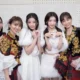 AKB48 dan ILLIT Bikin Heboh dengan Foto Lintas Generasi di Backstage Kouhaku 2025
