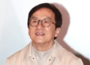Jackie Chan Ungkap Tak Pakai Aplikasi WeChat Masih Kirim SMS untuk Komunikasi - Jackie Chan Ungkap Tak Pakai Aplikasi WeChat, Masih Kirim SMS untuk Komunikasi Jackie Chan Ungkap Tak Pakai Aplikasi WeChat, Masih Kirim SMS untuk Komunikasi