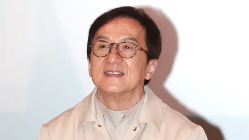 Jackie Chan Ungkap Tak Pakai Aplikasi WeChat Masih Kirim SMS untuk Komunikasi - Jackie Chan Reveals Why He Doesn’t Use WeChat Jackie Chan Ungkap Tak Pakai Aplikasi WeChat, Masih Kirim SMS untuk Komunikasi