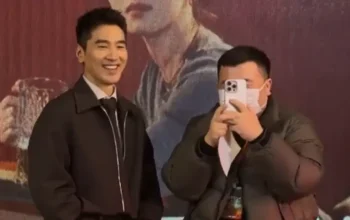 Mark Chao Traktir Fans di Acara Promosi Loving Strangers - Mark Chao Traktir Fans di Acara Nobar 'Loving Strangers' Mark Chao Traktir Fans di Acara Promosi 'Loving Strangers'