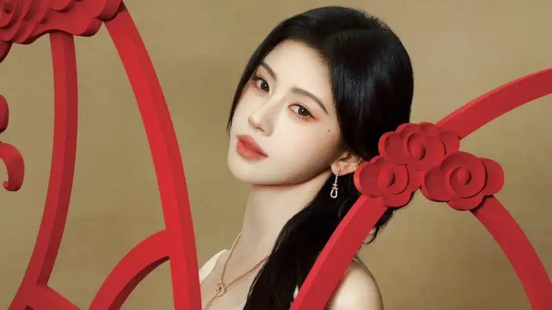 Ju Jingyi Bagi-bagi Angpau Ratusan Juta Rupiah Saat Malam Tahun Baru Imlek