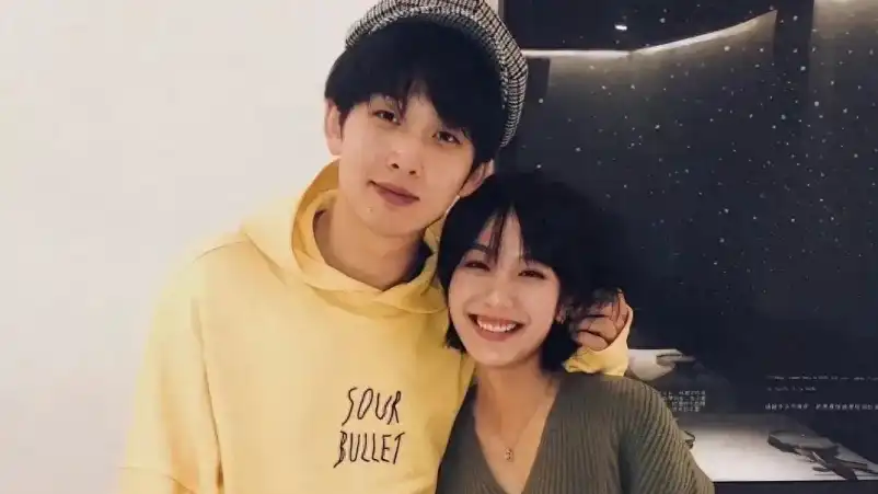 Qi Sijun dan Liu Mengzhang Umumkan Putus Secara Damai - Qi Sijun Confirms Breakup with Liu Mengzhang Qi Sijun dan Liu Mengzhang Umumkan Putus Secara Damai