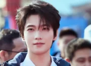 Yang Yang Buka Suara Soal Cedera Tangan saat Syuting Drama Baru