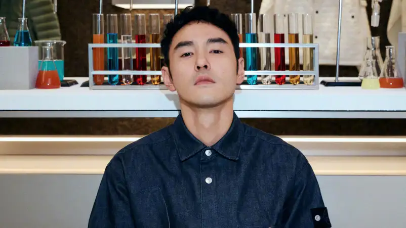 Ethan Juan Tertangkap Kamera Gandeng Kekasih di Jepang Manajemen Pilih Bungkam - Ethan Juan Spotted Holding Hands with Younger Girlfriend in Japan, Agency Responds Briefly! Ethan Juan Tertangkap Kamera Gandeng Kekasih di Jepang, Manajemen Pilih Bungkam