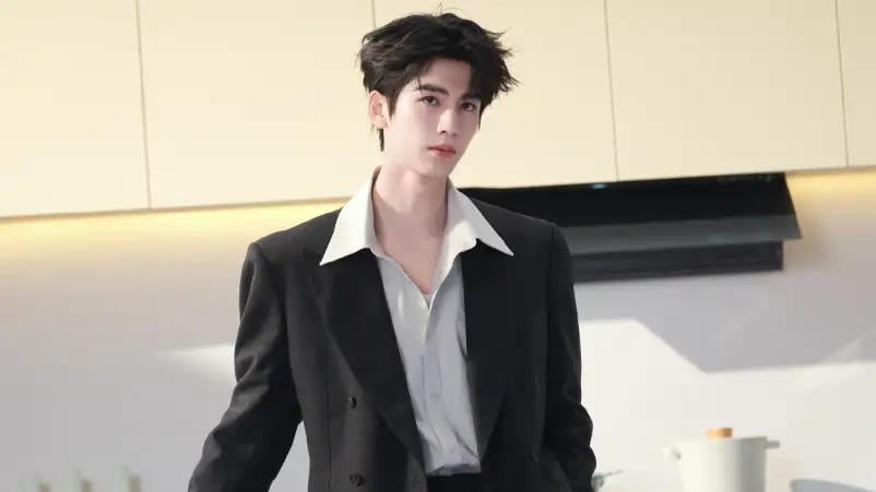 Kisah Cinta Bertepuk Sebelah Tangan Zhang Linghe Saat Kuliah Jadi Sorotan - Pursuit of Jade Boosts Zhang Linghe’s Popularity, His Unrequited Love Story Resurfaces Kisah Cinta Bertepuk Sebelah Tangan Zhang Linghe Saat Kuliah Jadi Sorotan