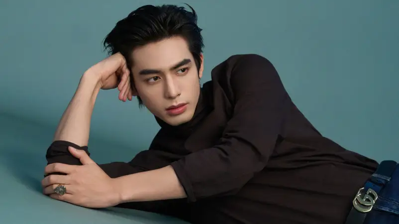 Song Weilong Tanggapi Julukan Netizen yang Sebut Dirinya Cowok Ganteng tapi Kaku - Song Weilong Responds to Expressionless Handsome Label Song Weilong Tanggapi Julukan Netizen yang Sebut Dirinya Cowok Ganteng tapi Kaku