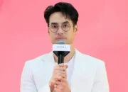 Boy Pakorn Shares Unusual Fan Message, His Humorous Response Goes Viral