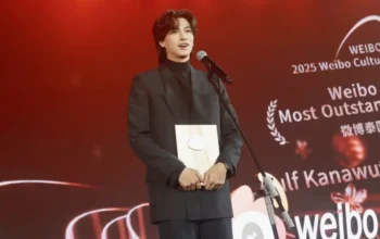 Gulf Kanawut Bawa Pulang Penghargaan dari Weibo Gala