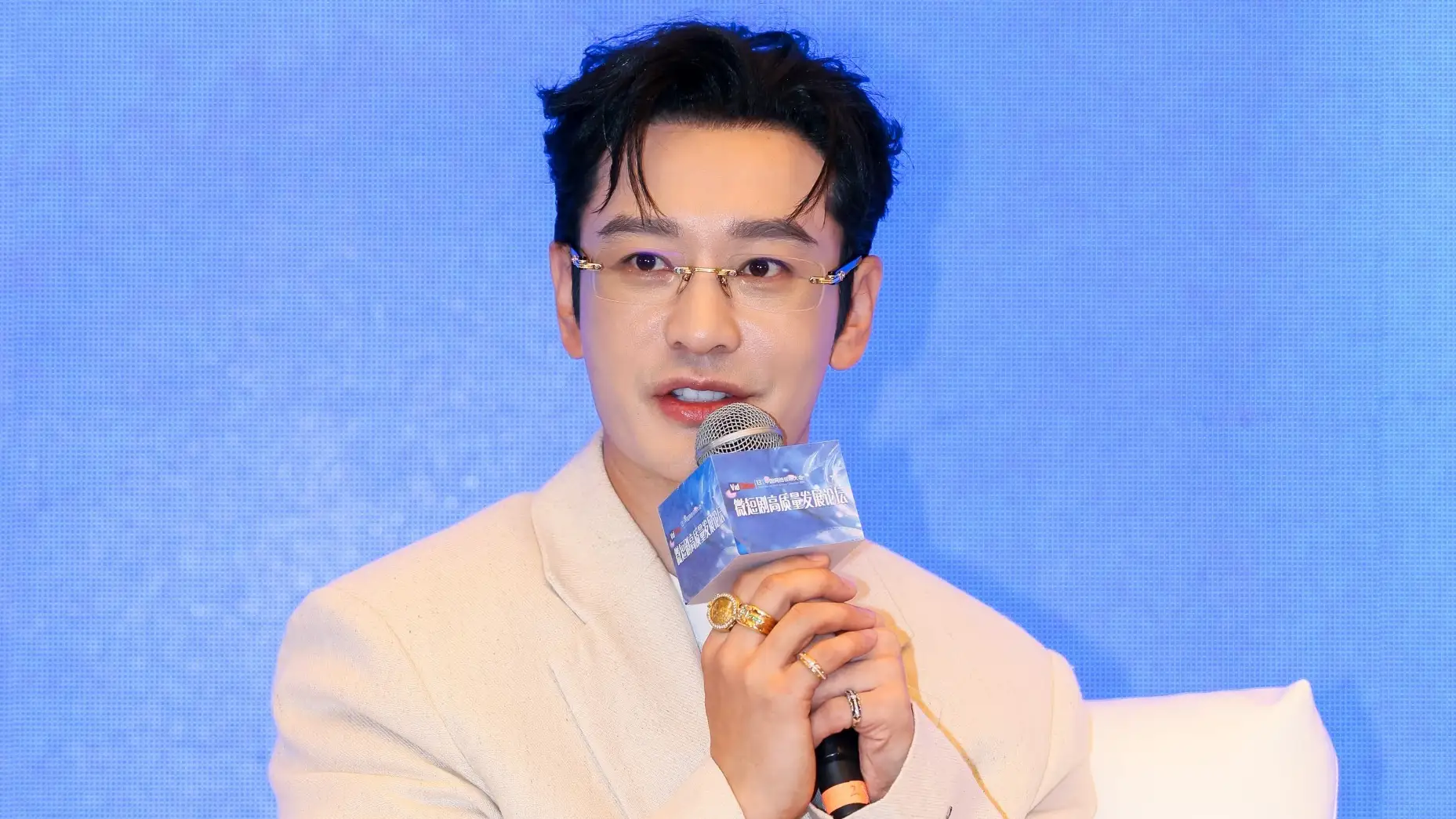 Huang Xiaoming Sebut Drama Pendek Jadi Wadah Berkembang Aktor Muda