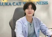 Mix Sahaphap Shows His Dual Career as Actor and Veterinarian