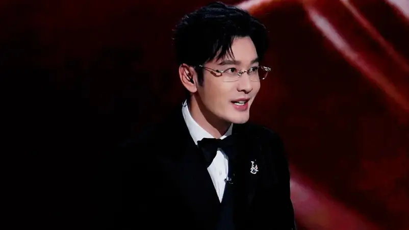 Bantah Kunjungi Rumah Sakit Bersalin, Huang Xiaoming Tegaskan Hanya Jalani Terapi Leher