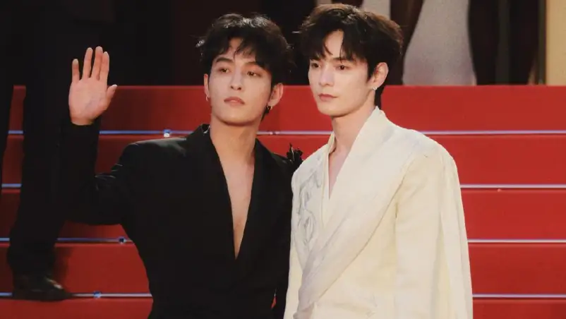 He Changxi dan He Yanzhao Cetak Sejarah di Cannes 2026 Jadi Duo Aktor BL Tiongkok Pertama yang Jalan di Red Carpet - He Changxi and He Yanzhao Make History as First Chinese BL Pair to Walk Together at Cannes 2026 He Changxi dan He Yanzhao Cetak Sejarah di Cannes 2026, Jadi Duo Aktor BL Tiongkok Pertama yang Jalan di Red Carpet