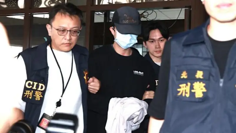 Putra Aktor Sun Peng Edward Sun Dibawa Polisi Usai Uji Coba Senjata Api Rakitan - Putra Aktor Sun Peng, Edward Sun Dibawa Polisi Usai Uji Coba Senjata Api Rakitan Putra Aktor Sun Peng Edward Sun Dibawa Polisi Usai Uji Coba Senjata Api Rakitan