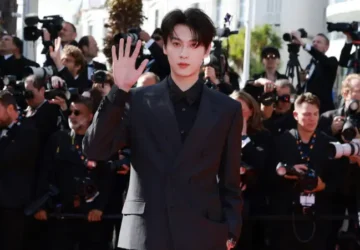 Tian Xuning Tampil Elegan dengan Setelan Hitam Mewah di Red Carpet Cannes 2026