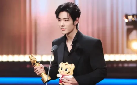 Xiao Zhan Raih Penghargaan Aktor Favorit Pilihan Mahasiswa Lewat Film Gezhi Town - Xiao Zhan Wins Most Popular Actor Award for Gezhi Town Xiao Zhan Raih Penghargaan Aktor Favorit Pilihan Mahasiswa Lewat Film Gezhi Town