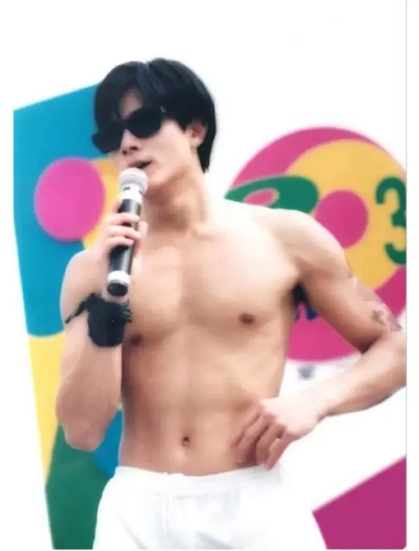 Aaron Kwok saat muda - Aaron Kwok Jadi Sorotan Gegara Tak Punya Perut Buncit di Usia 60 Tahun Aaron Kwok saat muda