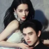 Dilraba Dilmurat dan Arthur Chen Diterpa Rumor Pacaran Usai Pakai Gelang Kembar