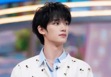 Ding Chengxin Suffers Hand Injury During Hello Saturday Recording