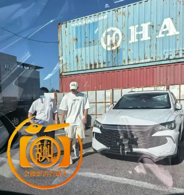 Huang Zitao Datangi Kantor Samsat