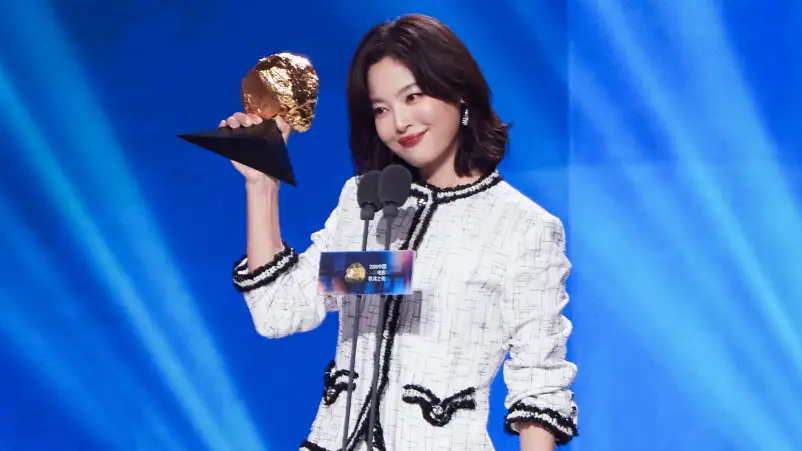 Xin Zhilei Raih Aktris Terbaik di China Film Directors Guild Awards 2025 - Xin Zhilei Raih Aktris Terbaik di China Film Directors' Guild Awards 2025 Xin Zhilei Raih Aktris Terbaik di China Film Directors' Guild Awards 2025
